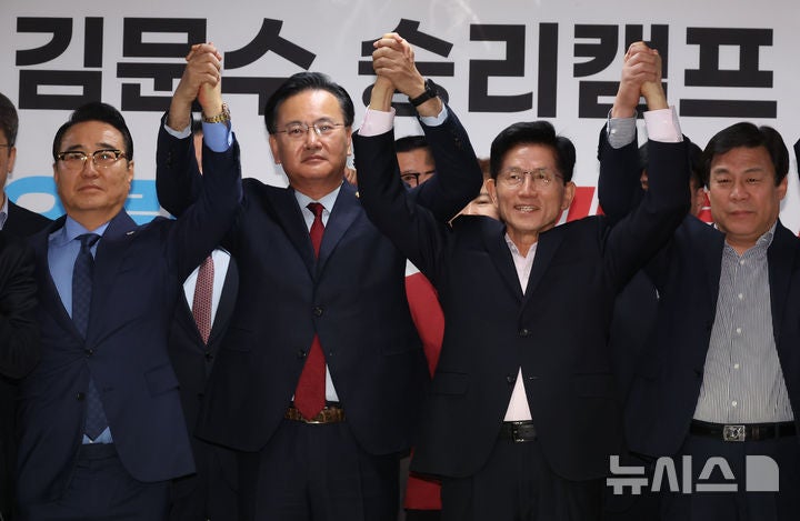 <b>홍준표 캠프</b> 의원들, <b>김문수 지지</b> 선언…"보수의 유일 승리 방정식"