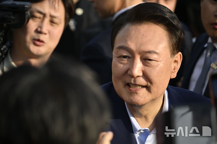 검찰 특수본, <b>윤석열</b> 전 대통령 <b>직권남용</b> 혐의 <b>추가 기소</b>(종합)