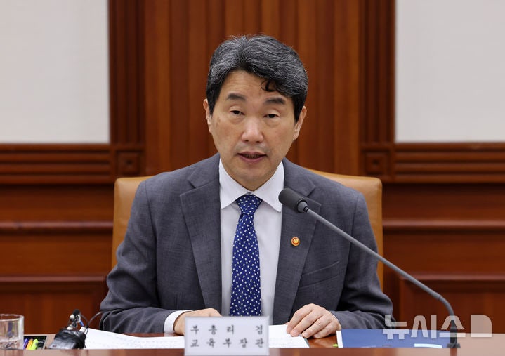 <b>이주호 권한대행</b> 첫 출근 "<b>국정</b> 안전 <b>운영</b> 최선…대선 공정선거 중점"