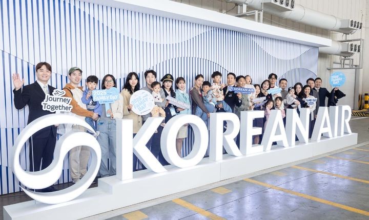 [서울=뉴시스] 대한항공은 5월 가정의 달을 맞아 2일부터 5일까지 서울 강서구 본사 격납고,6일 부산 테크센터 격납고를 개방해 대한항공 및 아시아나항공 임직원과 가족을 초청하는 '2025 패밀리데이(Family 