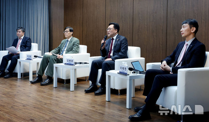 [서울=뉴시스] 김진아 기자 = 김병환 금융위원장이 3일 서울 중구 은행회관에서 열린 한국은행-한국금융연구원 공동 정책 컨퍼런스 '부동산 신용집중: 현황,<a href=