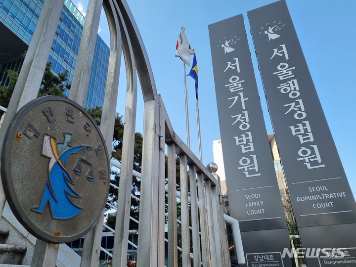 [서울=뉴시스] 북한이 군사 도발을 하던 상황에 국내 단체가 재일조선인총연합회(조총련) 산하 단체와 서신을 교환하겠다며 신청한 접촉 신고를 통일부가 거부한 것은 정당하다는 법원 판결이 나왔다.(사진=뉴시스DB) 2