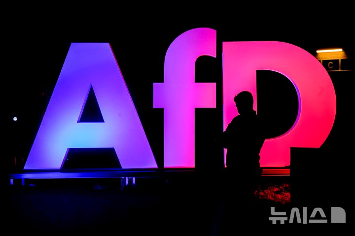 [베를린=AP/뉴시스] 독일 정부가 제1야당인 독일대안당(AfD)을 '확인된 우익 극단주의 세력'으로 지정했다.마코 루비오 미국 국무장관이 '위장된 폭정'이라고 비판하자 "이것이 민주주의"라고 반박했다.사진은 지