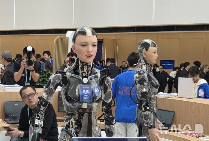 [베이징=뉴시스]박정규 특파원 = 중국의 첨단기술을 선보이는‘2025 중관춘 포럼 연례회의’가 27∼31일 베이징 하이뎬구 중관춘에서 '신품질 생산력과 글로벌 과학기술 협력'을 주제로 열린다.28일 오전 행사장인