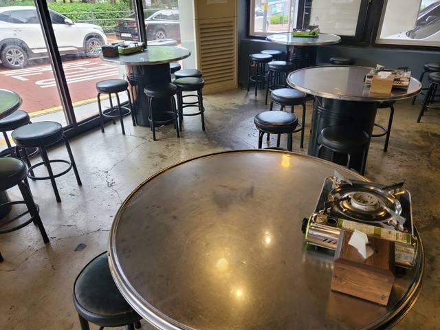 [수원=뉴시스] 이병희 기자 = 점심시간인데도 텅 비어있는 경기 수원의 한 식당.2021.07.08.*재판매 및 DB 금지