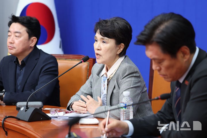 민주 "<b>조희대 대선개입</b> 재판으로 3차 내란 기도…탄핵사유 해당"