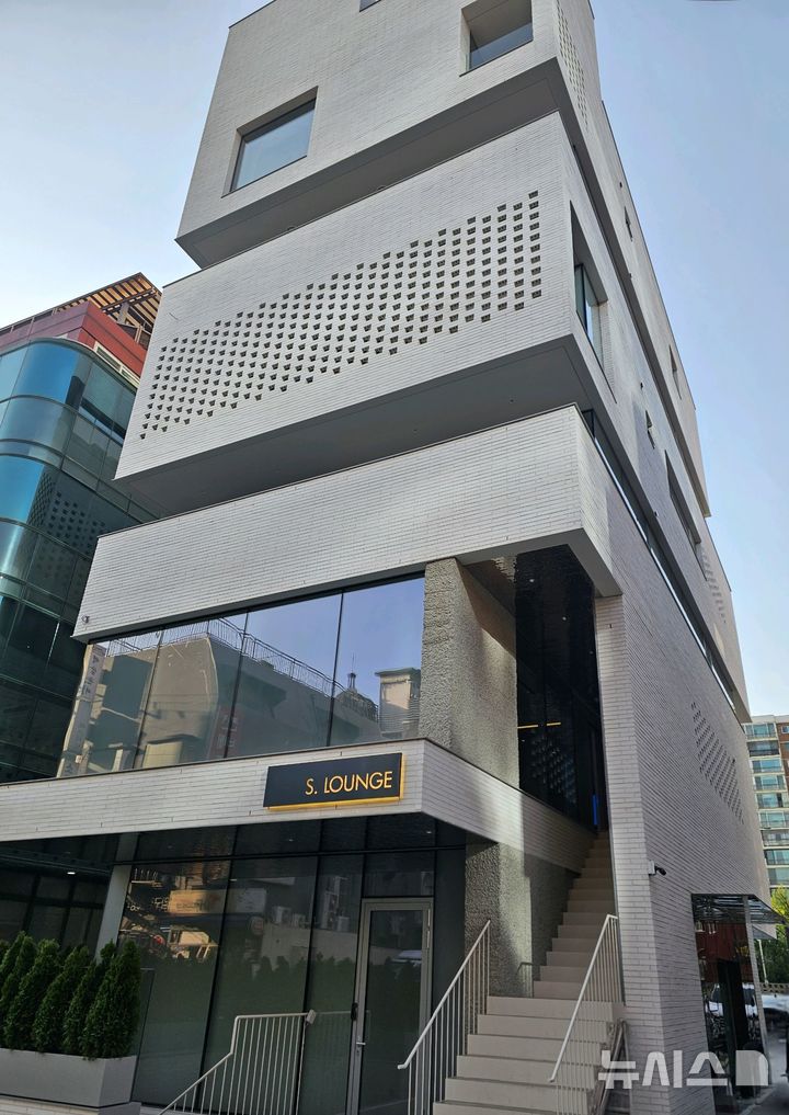 [서울=뉴시스] '압구정 S.Lounge' 외관.