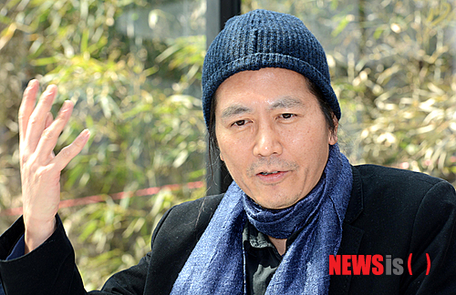 [서울=뉴시스]박종민 기자 = 화제작 '피로사회'에 이어 신간 '시간의 향기'를 출간한 재독 철학자 한병철 베를린 예술대 교수가 2023년 3월14일 서울 종로구 신문로 한 일식집에서 기자간담회를 열고 있다.한병철