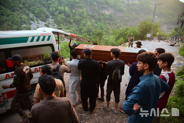 <b>인도</b>-<b>파키스탄</b>, 무력 <b>충돌</b>에 양국 사상자 '130명'