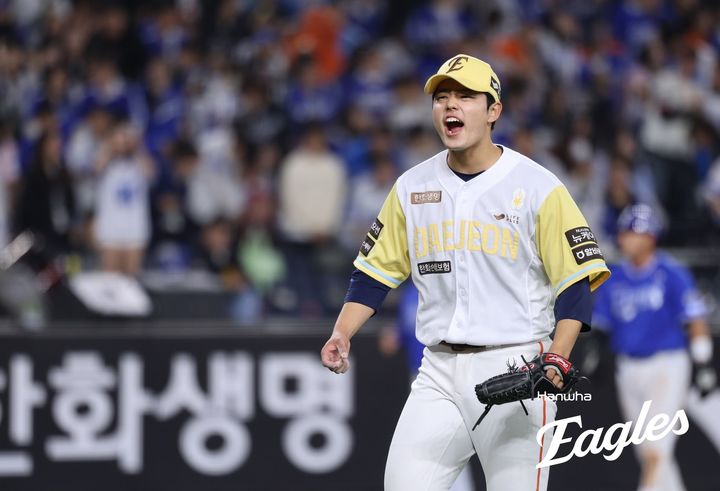 한화, 삼성 잡고 20년만 9연승·단독 선두로…키움, 7점차 뒤집고 KIA에 역전승(종합)