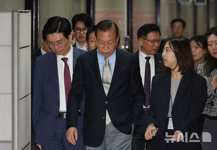 국힘, <b>김문수</b>·한덕수에 <b>단일화</b> 로드맵 전달…"토론·여론조사 제안"(종...