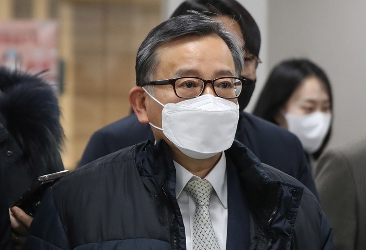 [서울=뉴시스] 뇌물수수 혐의로 재판에 넘겨져 두 번째 대법원 판단 끝에 무죄를 선고받은 김학의 전 법무부 차관이 억대 형사보상을 받게 됐다.사진은 김 전 법무부 차관이 지난 2022년 1월 서울 서초구 서울고등법