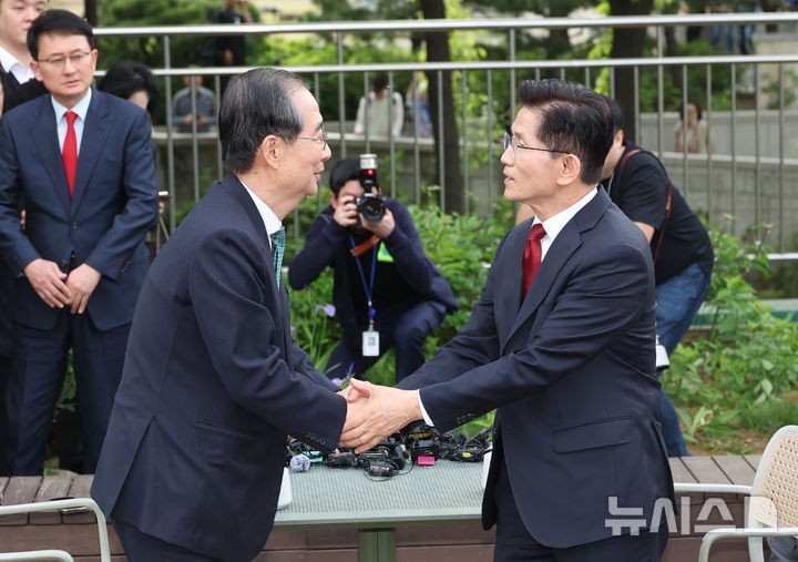 <b>국민의힘</b> '<b>김문수</b>-<b>한덕수</b>' 단일후보 선호도 여론조사, 예정대로 시행
