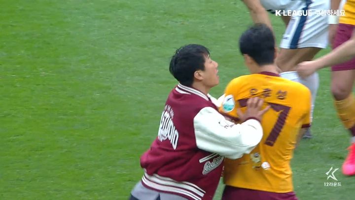 프로축구연맹, '갑질 <b>논란</b>' 광주 <b>이정효 감독</b> '엄중 경고' 조처