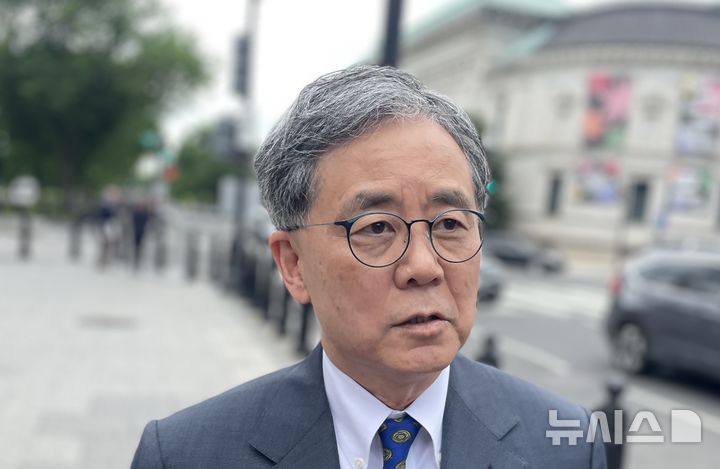 [워싱턴=뉴시스]이재명 더불어민주당 대선 후보 외교·안보보좌관인 김현종 전 청와대 국가안보실 2차장이 8일(현지 시간) 미국 워싱턴DC 백악관을 찾아 도널드 트럼프 행정부 고위관료들과 회담한 후 관련 내용을 밝히고 