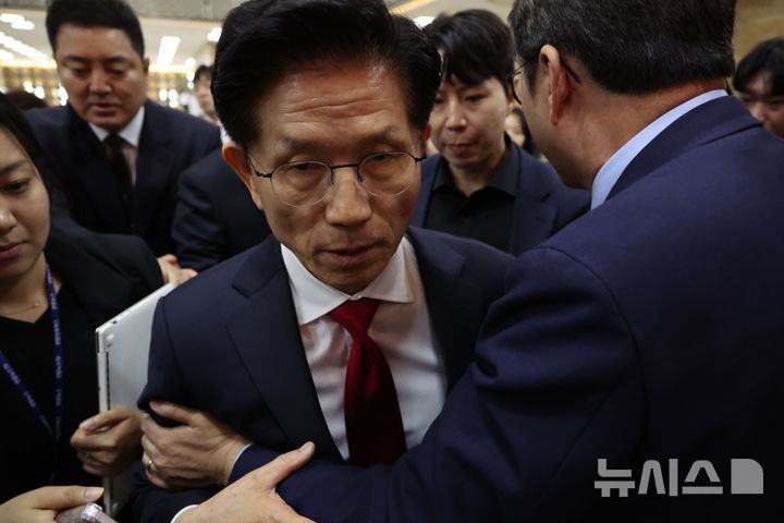 <b>이양수</b> "김문수, 본인 둘러싼 간신 모리배들 물리쳐야"