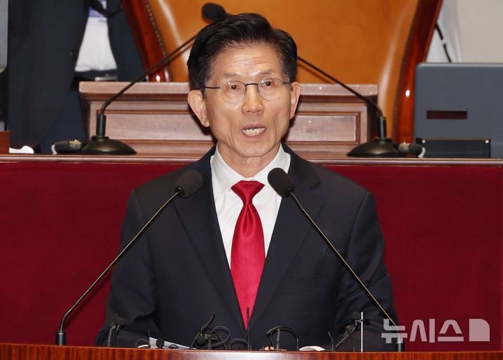 국민의힘 의원들, <b>김문수</b> "<b>강제 단일화 거부</b>"에 당혹·반발