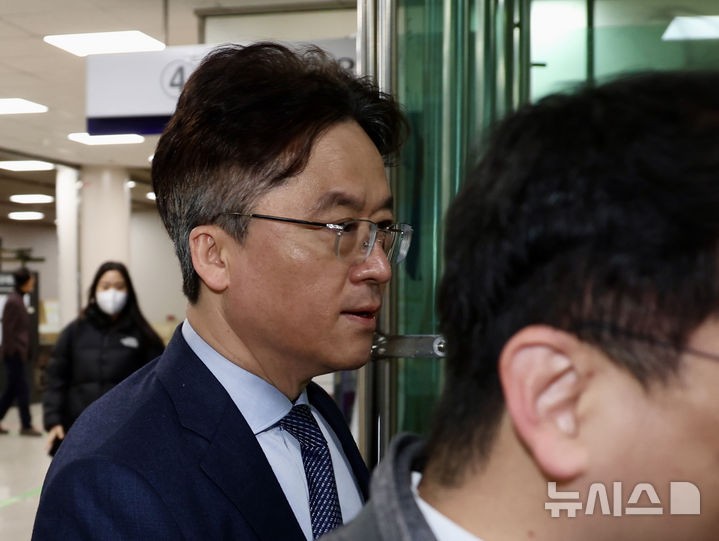 경찰, ‘공금 <b>횡령</b> 혐의’ <b>박현종 전</b> BHC <b>회장</b> 검찰 송치