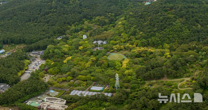 [제주=뉴시스] 임재영 기자= 제주에서는 관광객 유치 등을 위해 식물테마 정원이 일찍 들어선 가운데 제주도가 다른 자치단체보다 먼저 수목원을 조성했다.1993년 개원한 제주시 연동 한라수목원은 시민의 힐링장소이자 