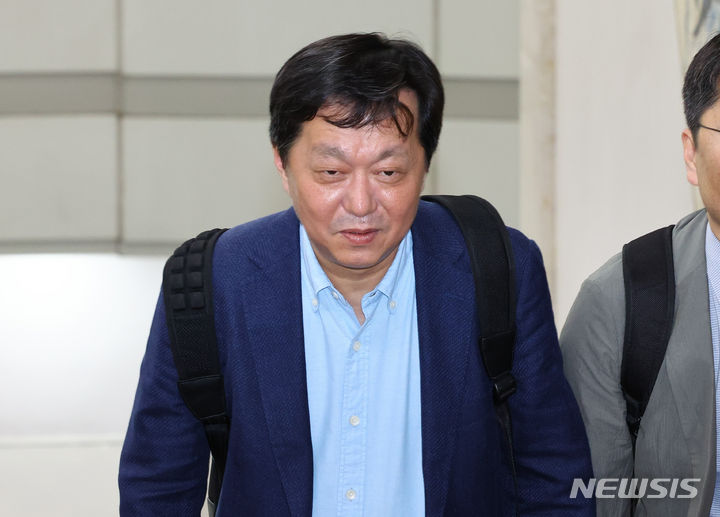 [서울=뉴시스] 정진상 전 더불어민주당 대표실 정무조정실장이 지난해 5월 21일 오전 서울 서초구 서울중앙지방법원에서 열린 대장동 배임 및 성남FC 뇌물수수 의혹 관련 공판에 출석하고 있다.(사진=뉴시스DB).2