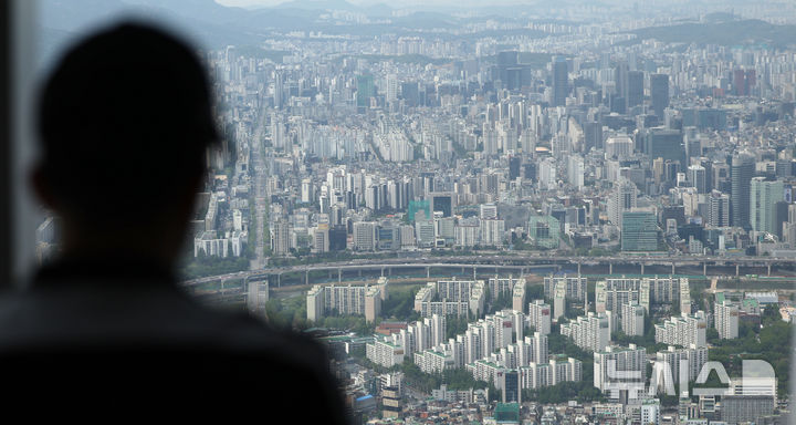[서울=뉴시스] 김선웅 기자 = 지난 6일 서울 강남권 아파트 단지의 모습.2025.05.12.