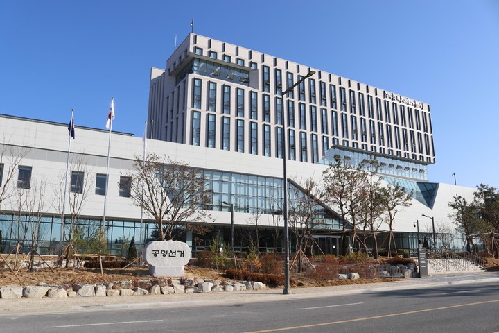 경북도 7200곳 '<b>대선</b>후보 <b>선거벽보</b>' <b>첩부</b>…"훼손은 범죄"