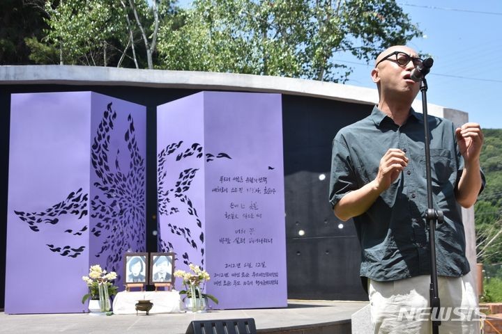 민주 '가수 <b>하림</b> 통일부 공연 <b>취소</b>'에 "문화예술계 <b>블랙리스트</b> 재현"