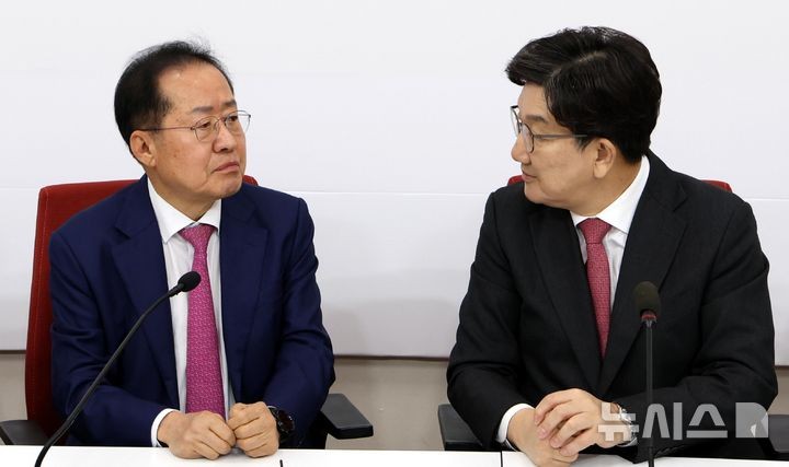 <b>권성동</b> "보수의 영웅이었던 <b>홍준표</b>…모든 노여움은 저에게만 달라"