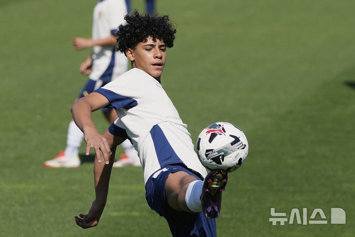 <b>호날두</b> 장남, 등번호 7번 달고 <b>포르투갈</b> U-15 <b>대표팀</b> 데뷔