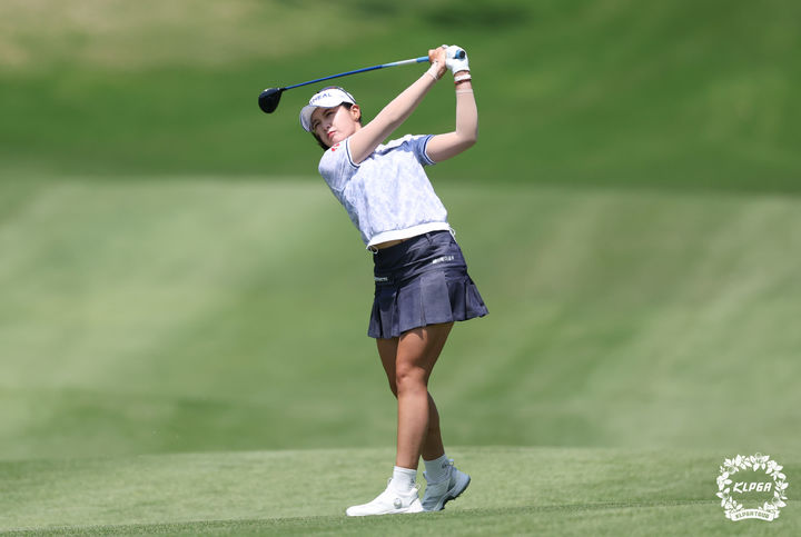 <b>이예원</b>, KLPGA <b>두산매치플레이</b> 첫날 3홀 차 승리