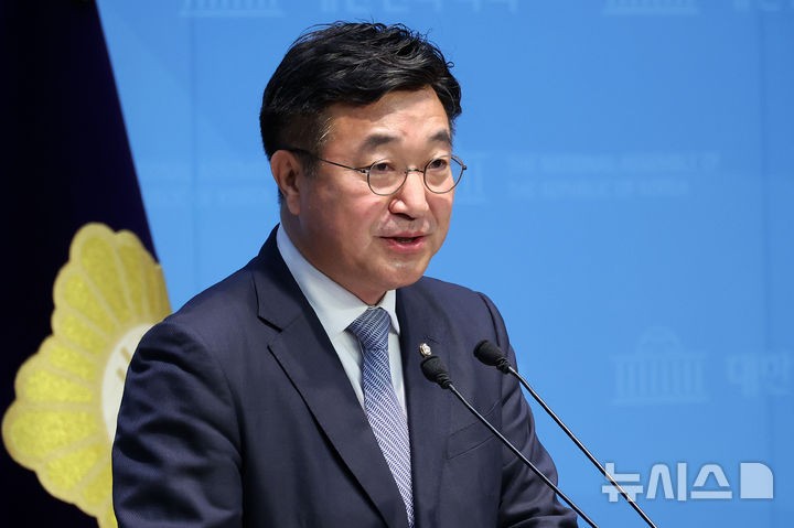 윤호중 "<b>김문수</b>, 尹 <b>탈당</b> 얘기로 어그로 끌지 말고 내란 사과부터"