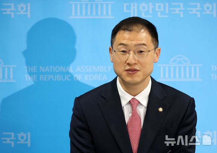 <b>김상욱</b> <b>이재명</b> 지지 선언에도…민주 "당 <b>합류</b>는 본인 결단의 영역"(종합...
