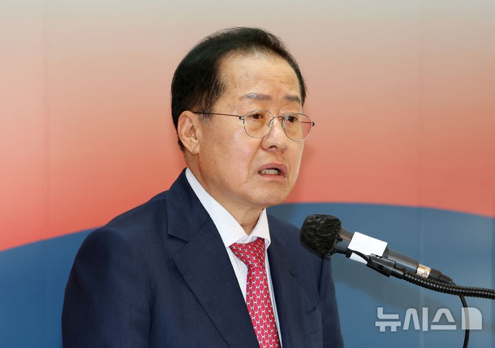 <b>홍준표</b> "국힘, 일하는 놈 따로 자리 챙기는 놈 따로…새 판 짜야"