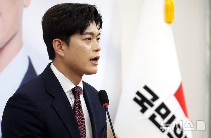 <b>김용태</b> "尹에 오늘 <b>탈당</b> 권고할 것…주말까지 매듭지어야"