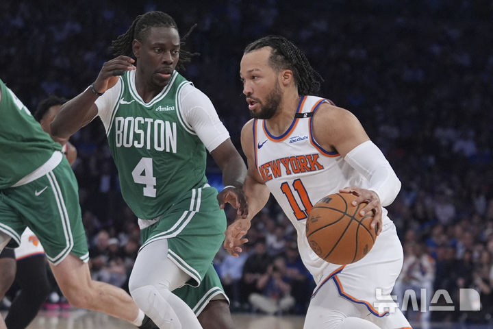 NBA <b>뉴욕</b>, '디펜딩 챔피언' <b>보스턴</b> 꺾고 25년 만에 콘퍼런스 파이널