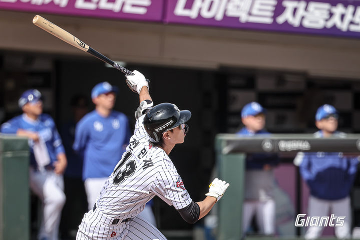 <b>데이비슨</b> 호투·전민재 쐐기 3점포…<b>롯데</b>, 삼성과 3연전 싹쓸이