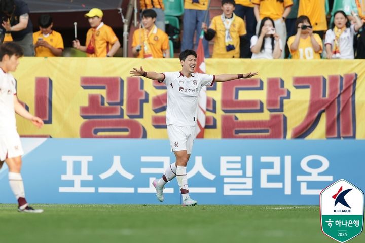 K리그1 <b>서울</b> 8경기 만에 <b>승리</b>…'<b>정승원 더비</b>'서 웃었다