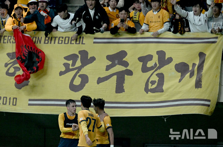 <b>포항</b>, 프로축구연맹에 '무자격 선수 논란' <b>광주</b> 이의제기