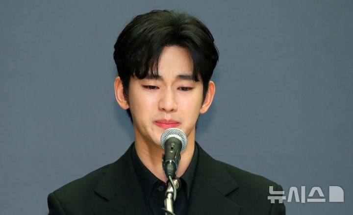 <b>김수현</b>, <b>대만</b>서도 손배소 피소 <b>위기</b> "60억 규모"