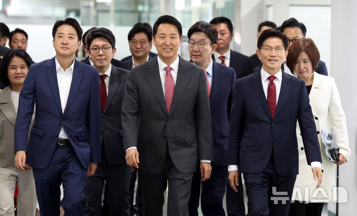 <b>김문수</b>·<b>이준석</b> "디딤돌·서울런 전국 확대…약자 동행 함께할 것"