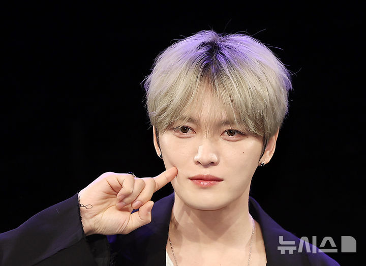 '<b>록스타</b>'로 돌아온 <b>김재중</b> "자유에 대한 갈망 담았어요"