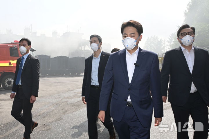 <b>이준석</b> "개헌 입장 밝힐 것…이재명, 미래지향적 보수 아냐"