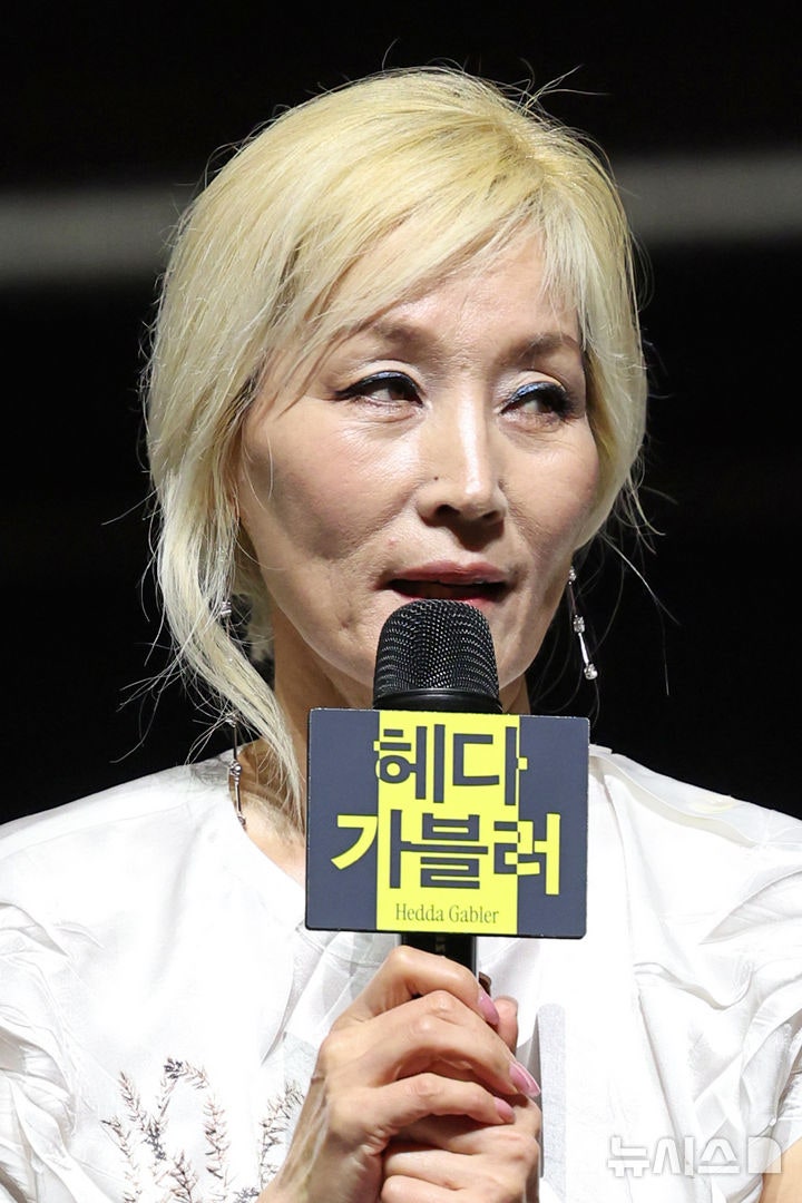 국립극단 연극 '<b>헤다 가블러</b>' 배우 <b>이혜영</b>