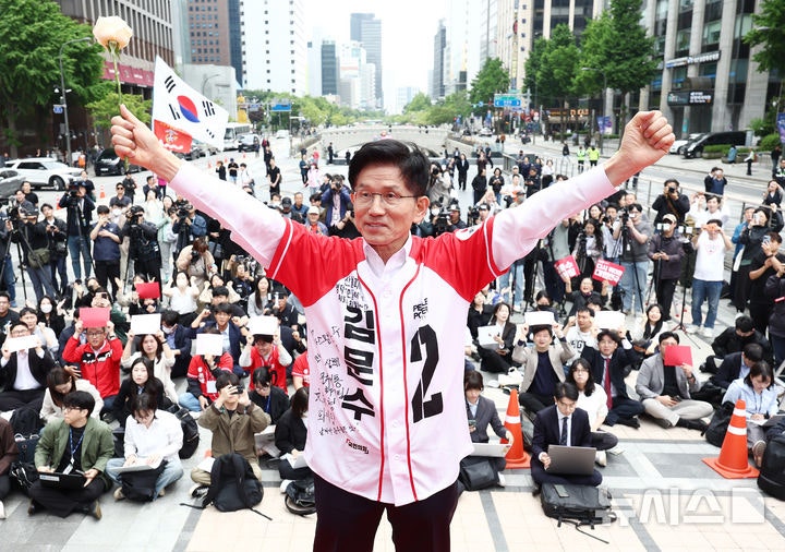 김문수, 전날 이어 오늘도 '서울 유세'…<b>수도권 표심 공략</b>