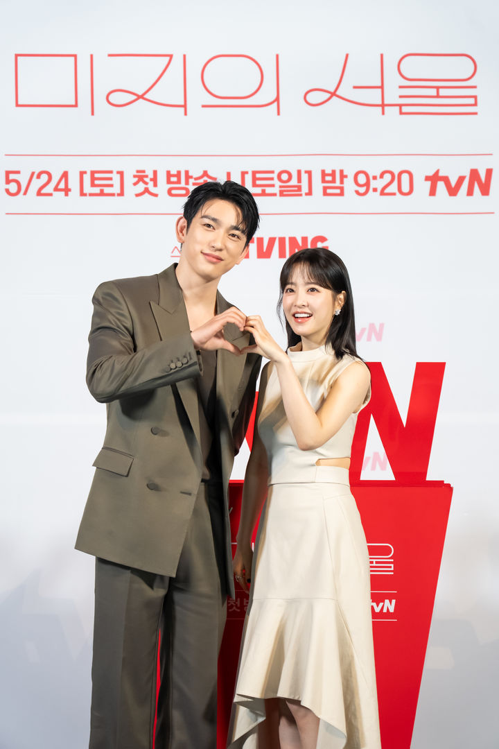 탈색한 <b>박보영</b> "1인 2역, 내 인생에 다시 없을 도전"