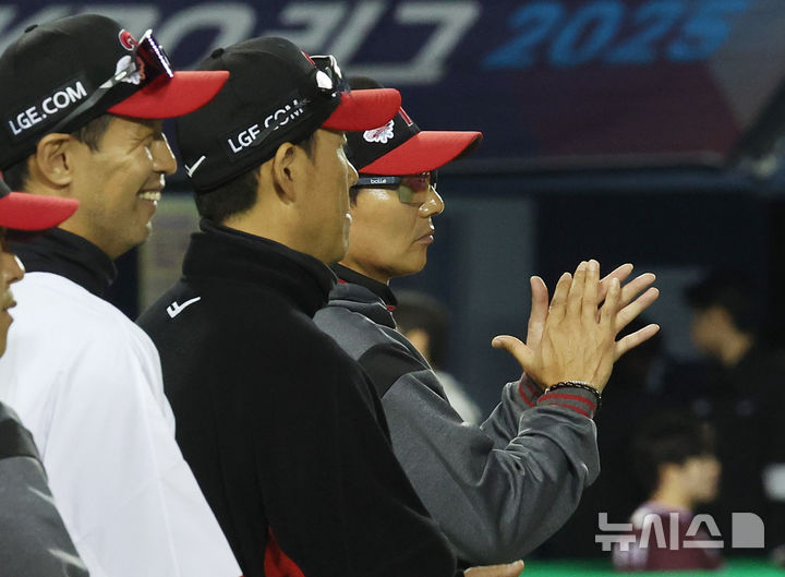 염경엽 <b>감독</b> 600승 달성…LG, SSG 3-2로 제압
