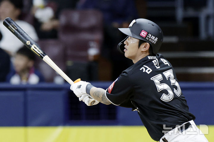 '염경엽 감독 600승' 선두 LG, SSG 제압…<b>한화</b>, 롯데 꺾고 <b>2위</b> 탈환(종합...