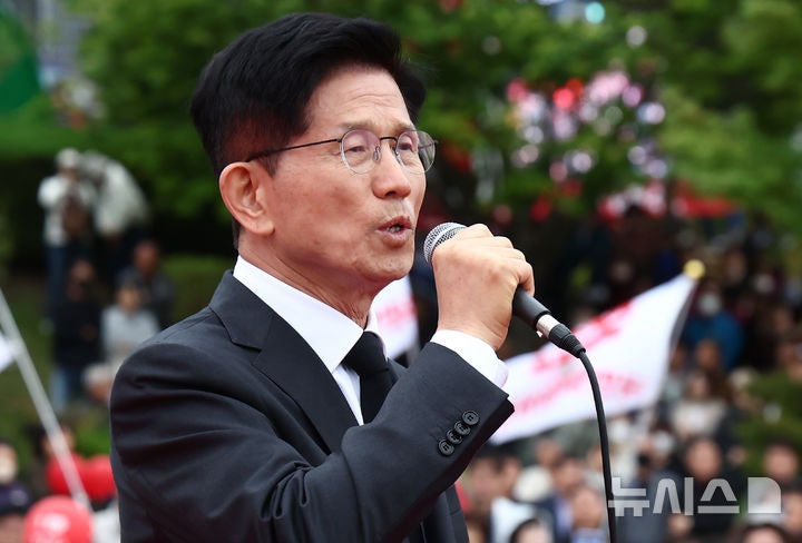 김문수, <b>충청권 집중 유세</b>…육영수 여사 생가 찾는다