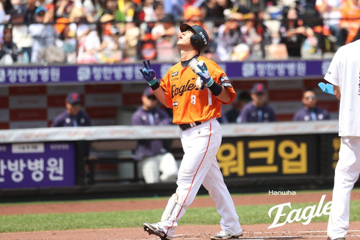 '끝내기 밀어내기 볼넷' <b>한화</b>, 연장 끝에 <b>롯데</b> 제압…단독 <b>2위 탈환</b>