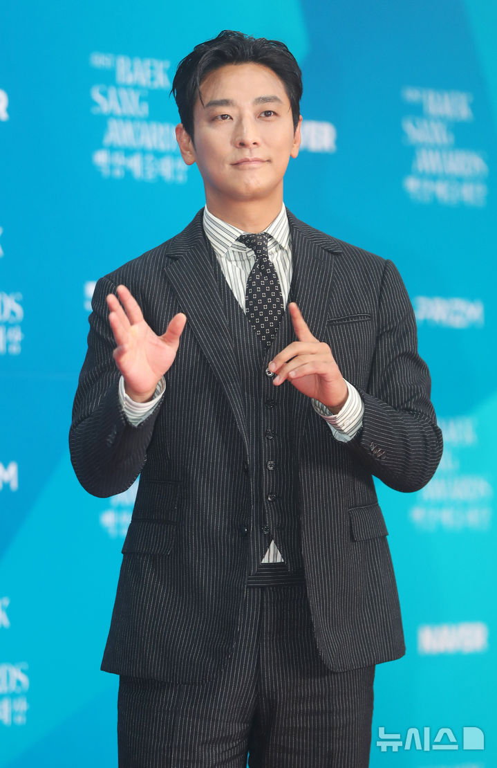 주지훈 소속사도 <b>사칭</b> 피해…"경찰 신고"